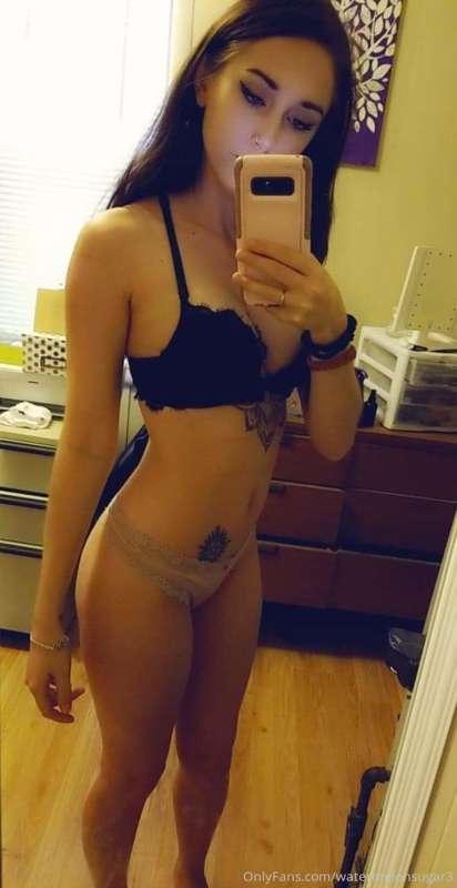 This hot weather makes me want to take everything off😈💦 who ..