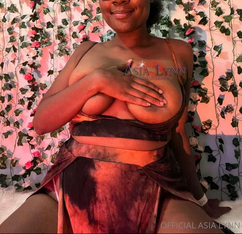 ## up for a titty fuck? 😻💦 @xasialynnx