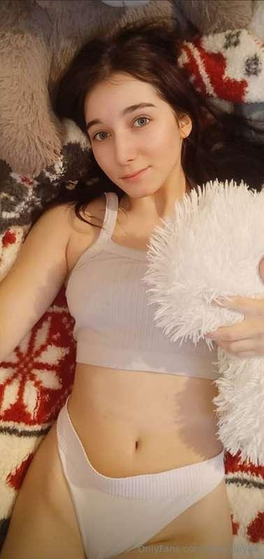 @your.little.oli🔥 @your.little.oli 🔥 RIGHT NOW WET 🤭💦SHE WAN..