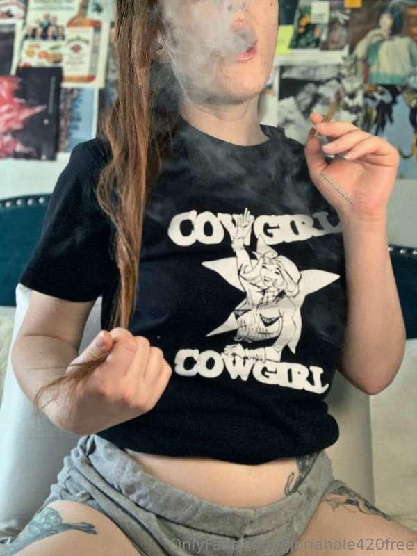 Smoking with my tits out 💨 How badly do you want to join me ..