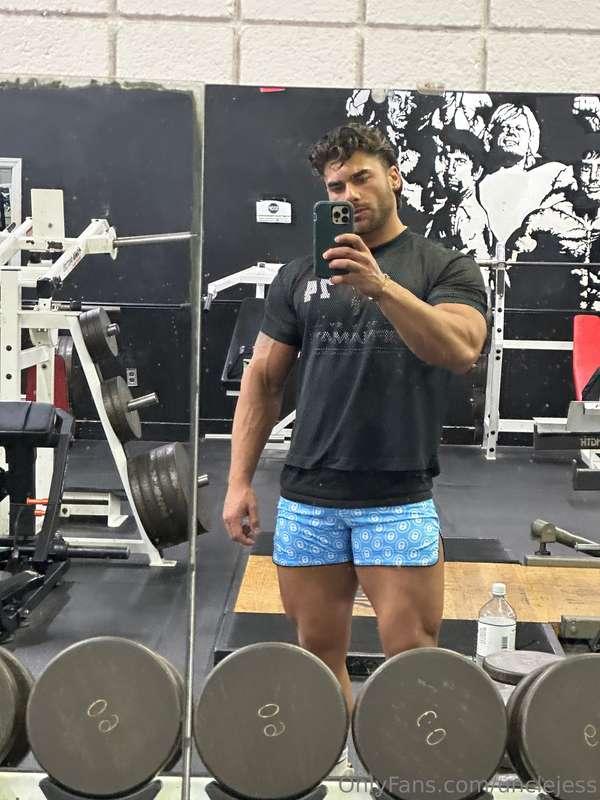 Be honest. Would u workout with me? 