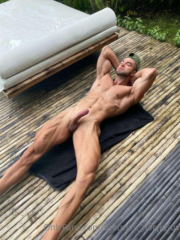 Worship my aesthetic body😍
