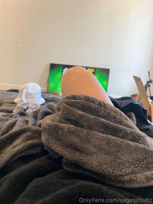someone come chattt... you already know theres nothing under..