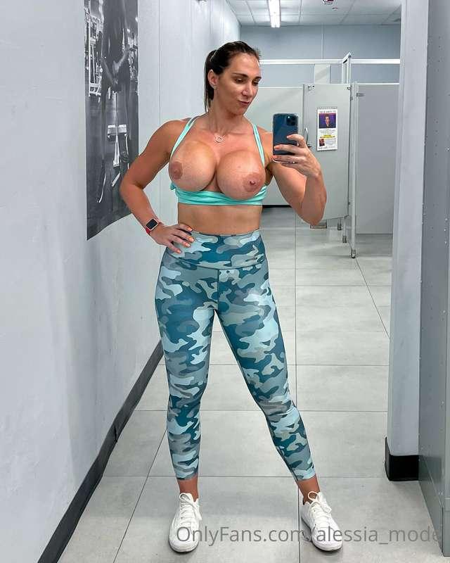 Done with leg day at the gym!! Livestream will be tomorrow a..