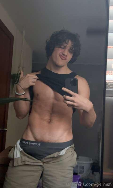 hi gay ppl. is this attractive 