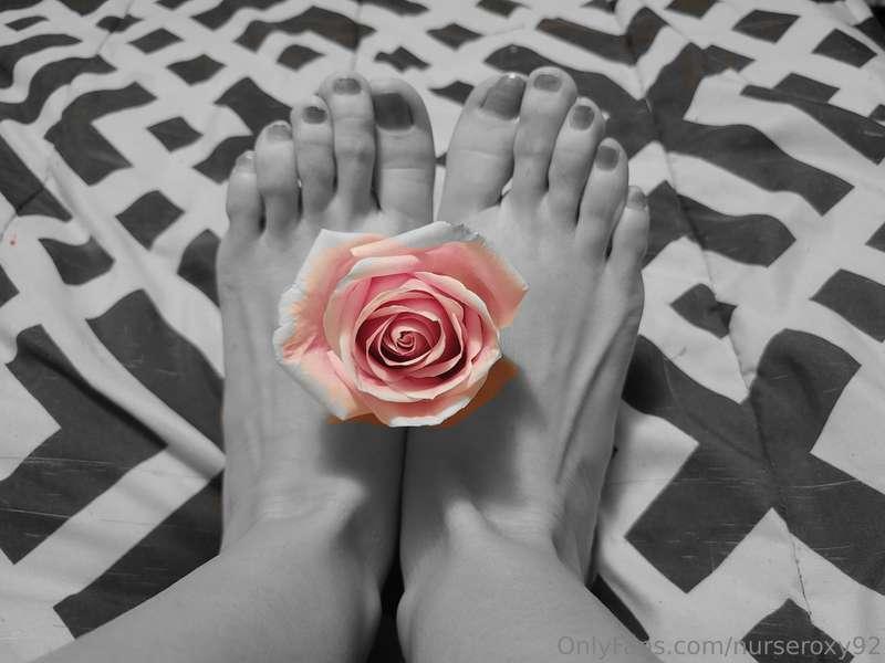 3 feet pics just for your liking. 😚 full color and different..