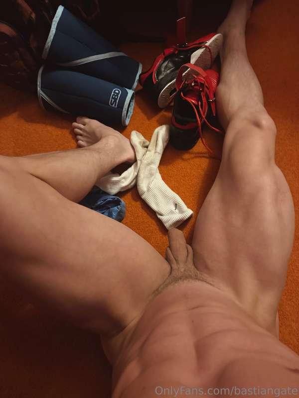 The day is done🧡💛😜 Legs are growing… maybe just not the one ..
