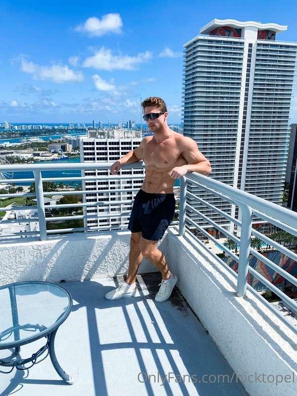 Massive February Contest Alert: Hang Out With Me In Miami! 🏝..