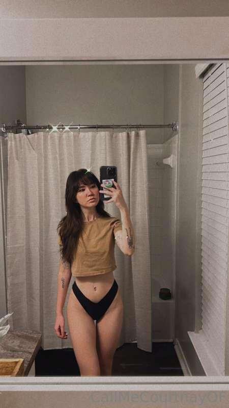 who wants to watch me get fucked? 😌