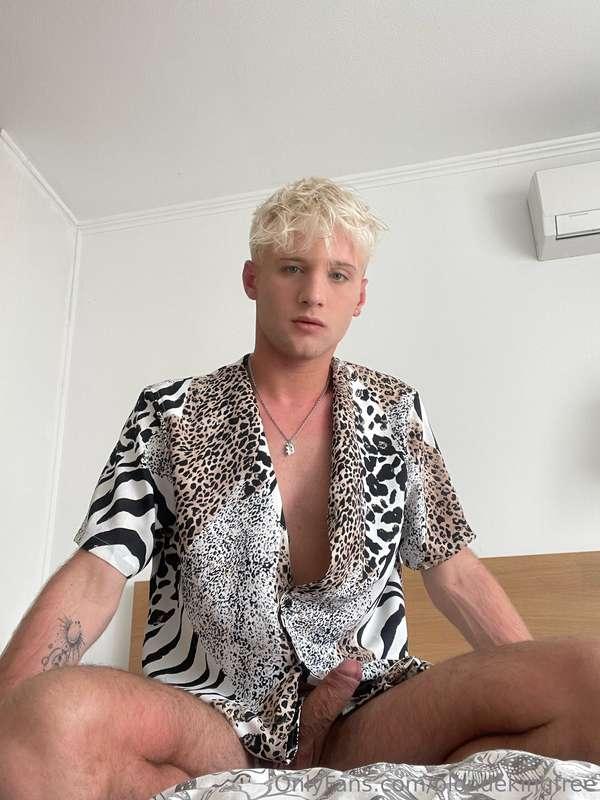 Catch a glimpse of this y0ung, blonde heartthrob with a char..