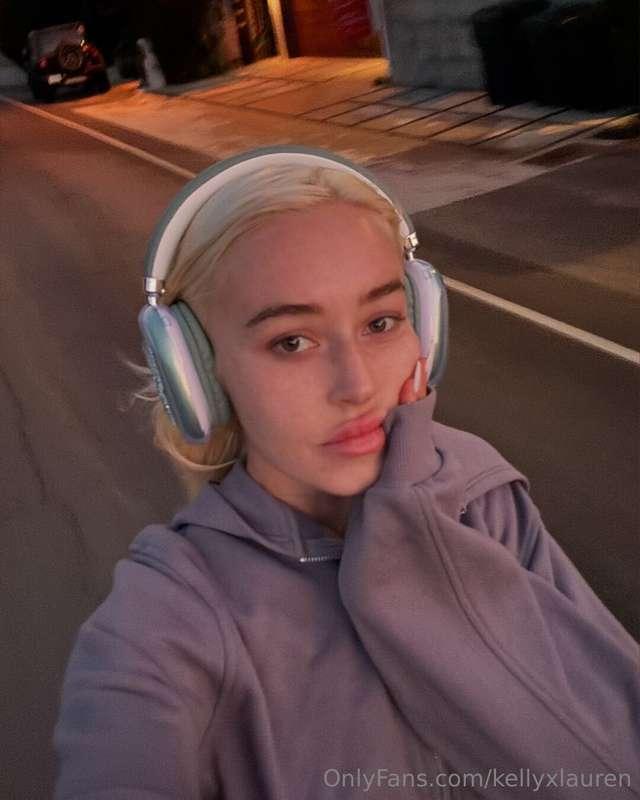 Should I go back to my blonde hair?☺️