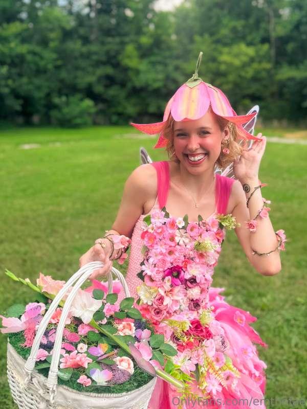 My flower fairy this past weekend at the Renaissance Festiva..