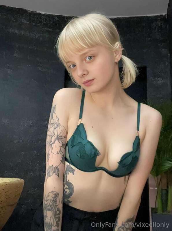 CUTE SLUT @ivydesiree JUST 18 Y.O.  BUT SHE WANNA HARD SEX 🔞..