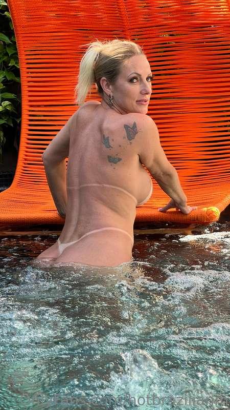 Let's play on the pool? Wanna see what I'm hiding under wate..