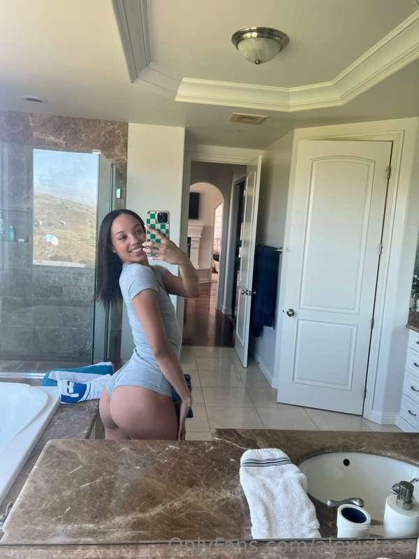 I had the best anal sex ever 🍑 guess with who?