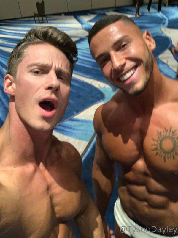 Made a new friend backstage 😋💪 Should @johnbronco87 and I do..