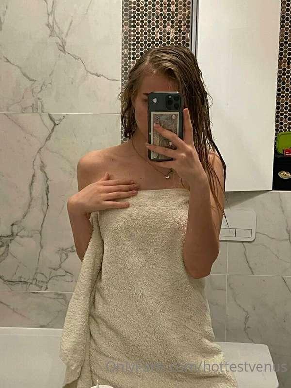 I'm feeling soo lonely in the shower🙈 I think I need you to ..