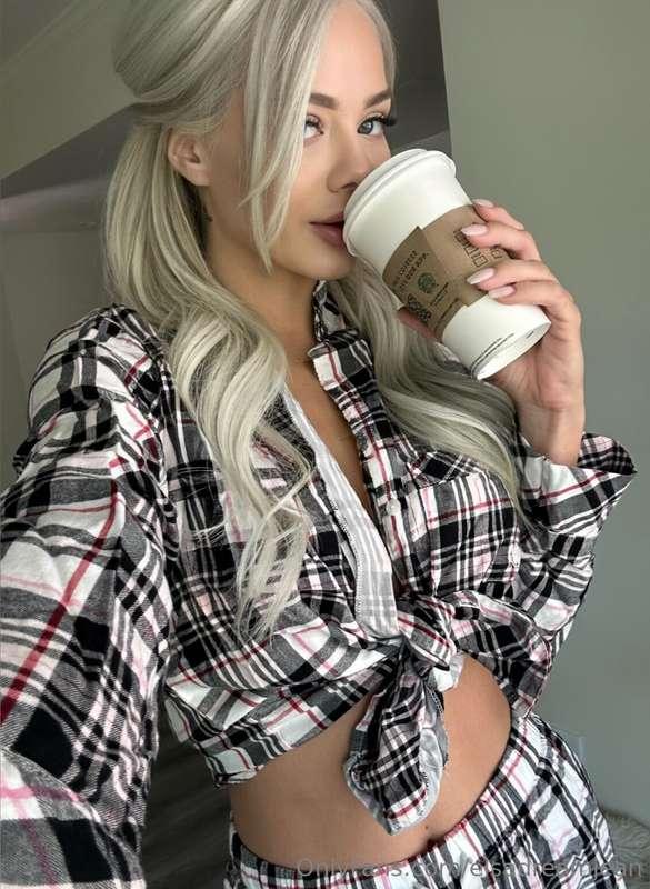Happy Thursday baby!! 💖 Will you treat me to a coffee today?..