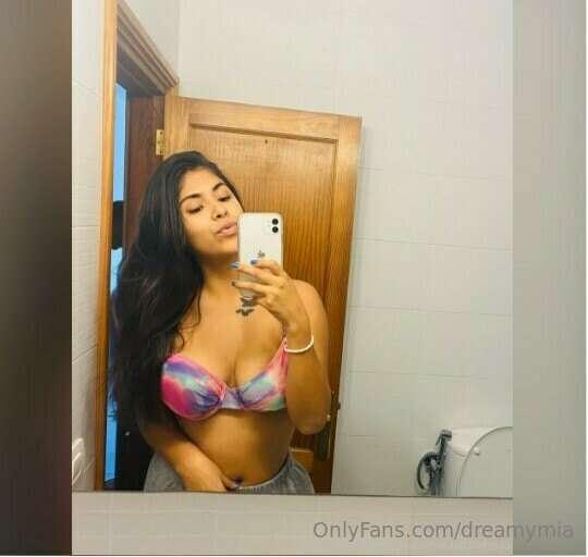 Less talk more hot pic 😏