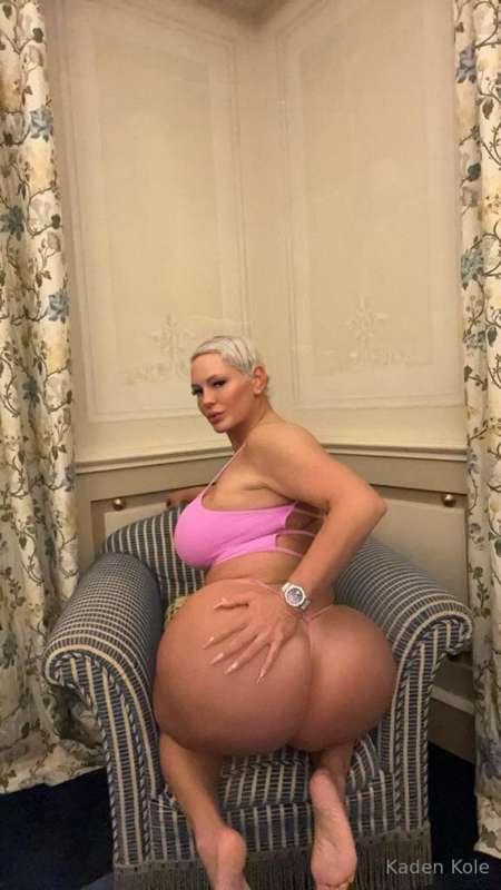 Wanna hear them CLAP!? well then cum to my DM! 