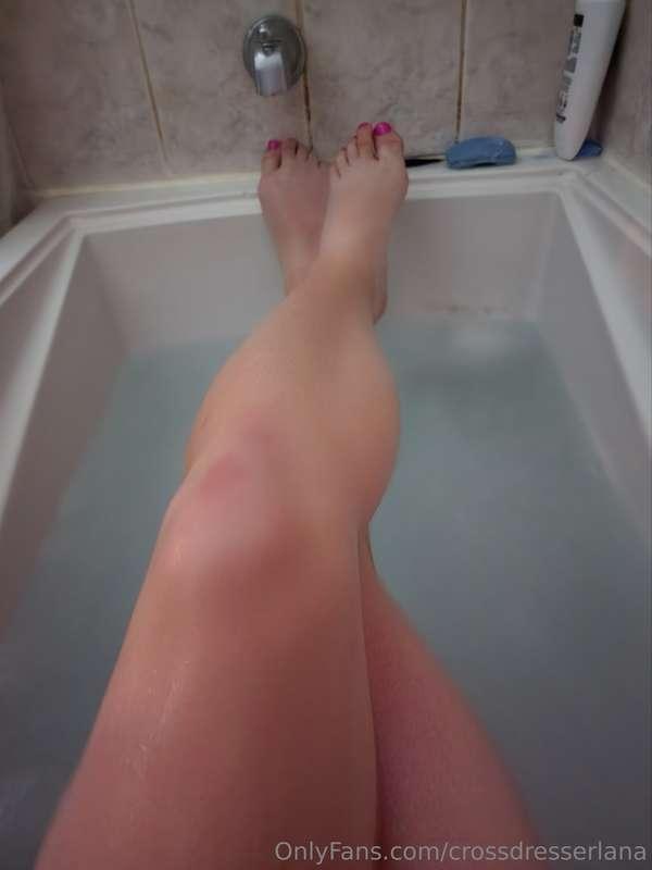 Join me during my late night bath? 🥰