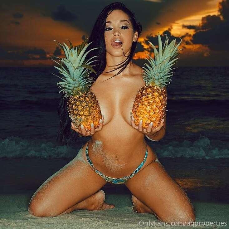 🍍 Throwback Thursday to one of my most liked images ever 😉