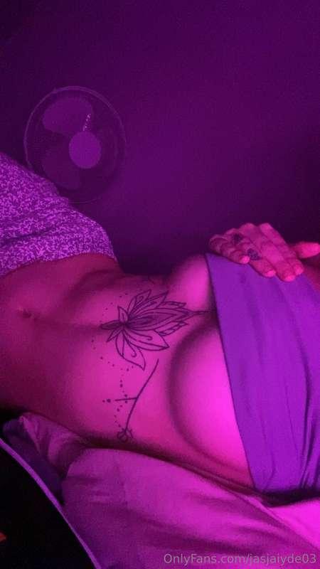 Morning pussy play, I woke up horny and ready to play with m..