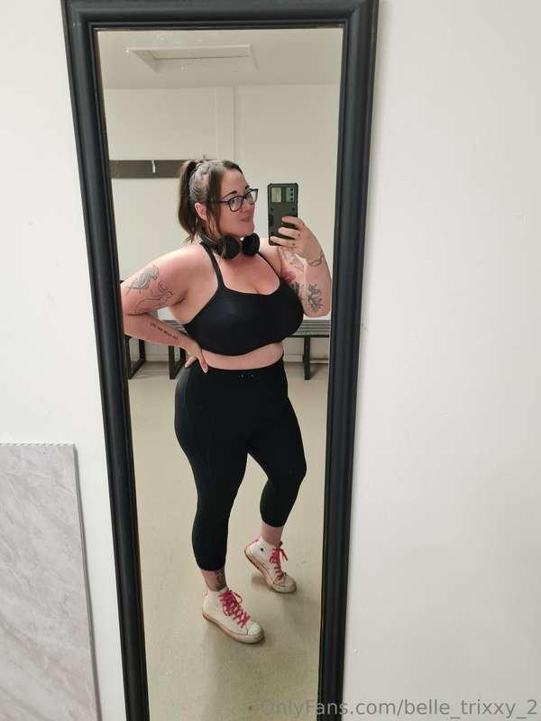 Tip $20 for a 6 month trial over on my VIP Lounge 😘

New B/G..