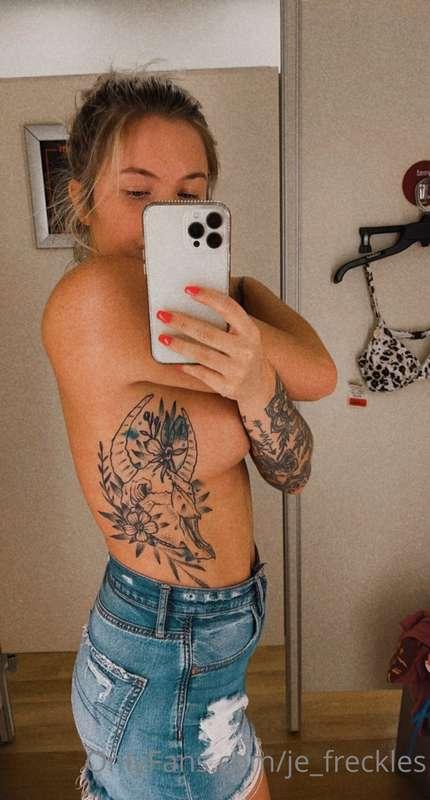 Message me and ask about my D boxes.💋 (swipe for a surprise!..
