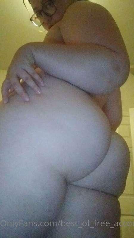 Hey baby! Cum see more of what I have to offer on my OF! 😈 I..