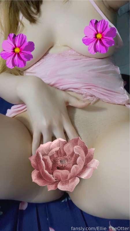 Watch an entire spicy session I had over snapchat play out yourself😉 Dildo and wand made appearances and my good friend orgasm was there too🤭 Finger sucking, nipple licking, drooling, tasting myself…explicit explicit😏😈

Tip this post $85 to get this bundle sent to yours dms.

Edit: the smaller 2 set bundle are screencap samples of what is in the 14 set video bundle

#bustybrunette #bigboobies #paleskin #orgasm #shavedpussy #nipplelicking #tastingmyself #fingersucking #tongueout #drool
