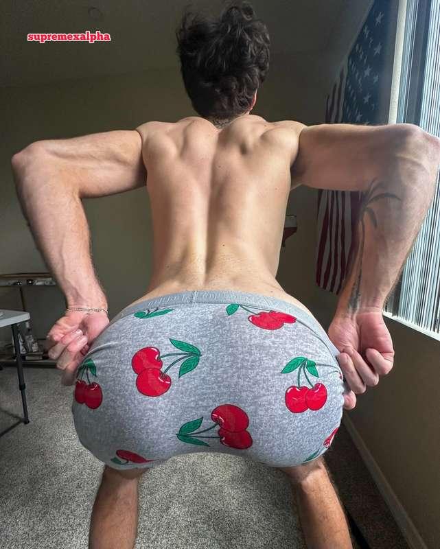 Happy Valentine’s Day ❤️ pick ur present 🎁 