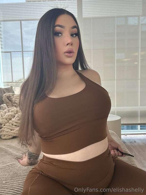 VALENCIA’S HUGE ASS COCK AND BIG TITS ARE FREE RIGHT NOW! 😍{..