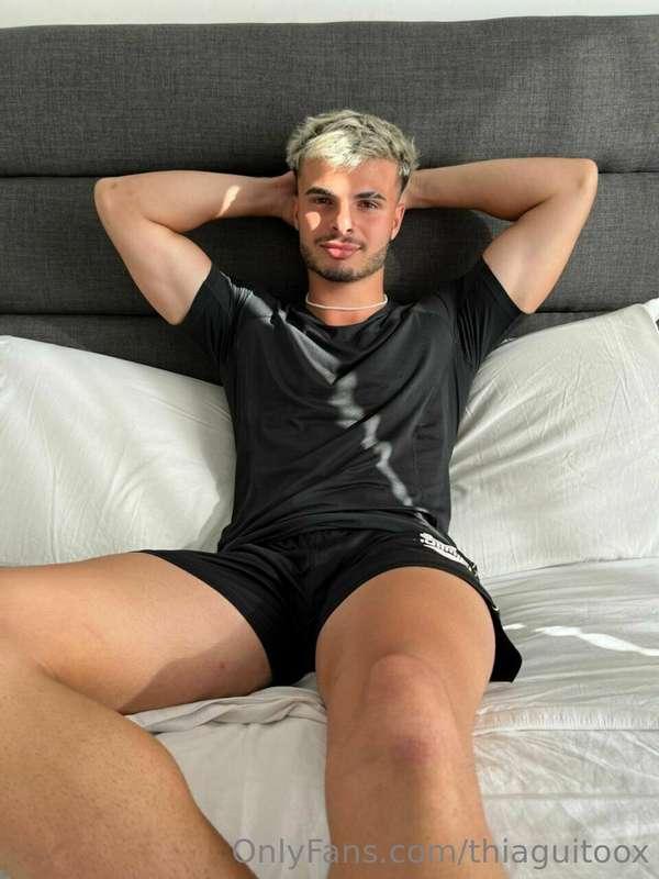 😋👀Hey, do you want to keep me company?  I'm waiting for vos ..