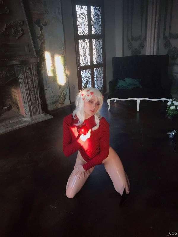When I cosplayed Modeus, I thought that the apple would fit ..
