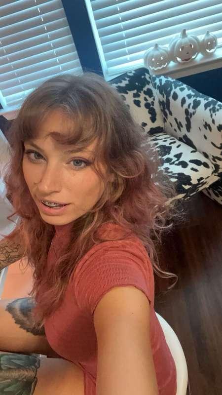 Just vibin’, dancing like no one’s watching (except my mirro..