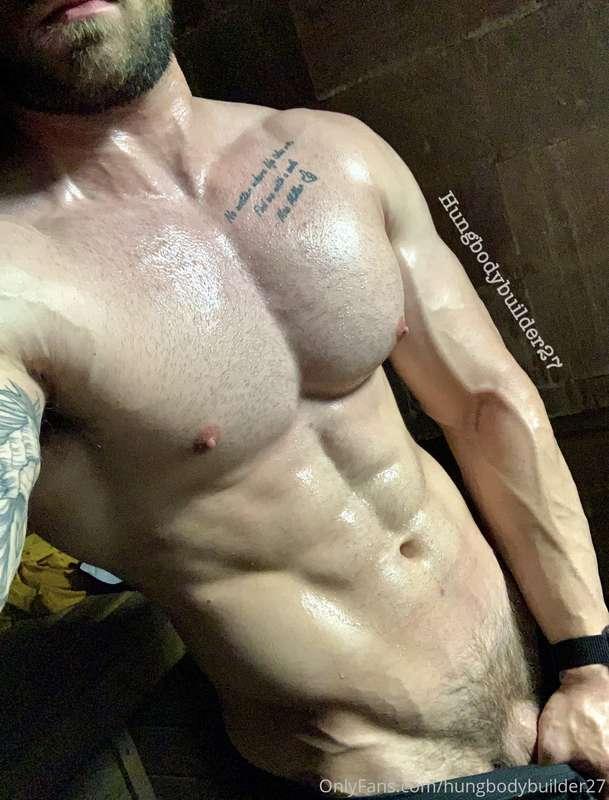 Would you suck me in the sauna? 🥵 imagine how hot it would b..
