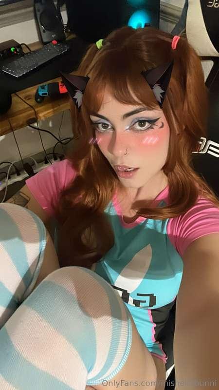 Can I sit on your lap and play? 🖤