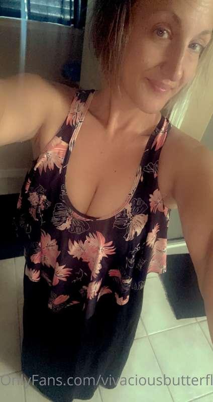 Suns out… Sunday! 
No make up fun day!