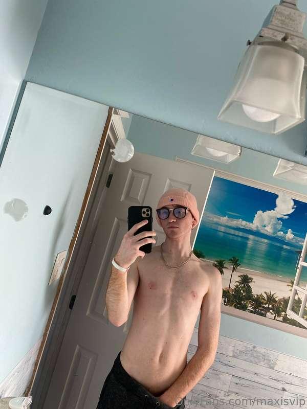 Good morning :) Merry Christmas Eve! 🎄😇  HMU for custom cont..