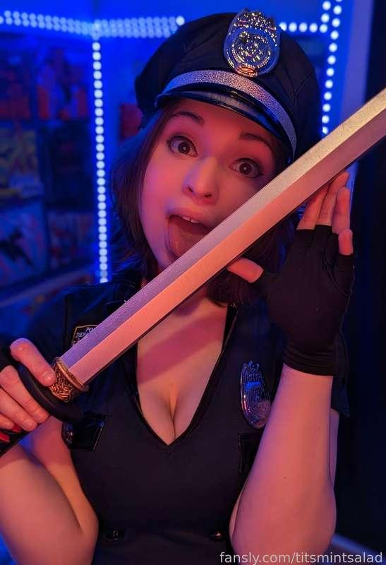 Can I lick your sword? 👅

#fyp #cosplay #cop #samurai #shorthair #tits #cleavage #dress #boobs #titsmintsalad