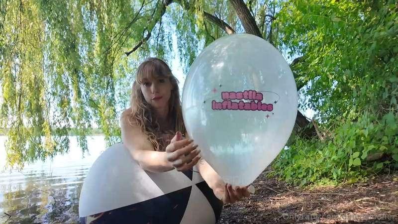 German LoonerGirl Had fun with this Anime Beachball from Nas..