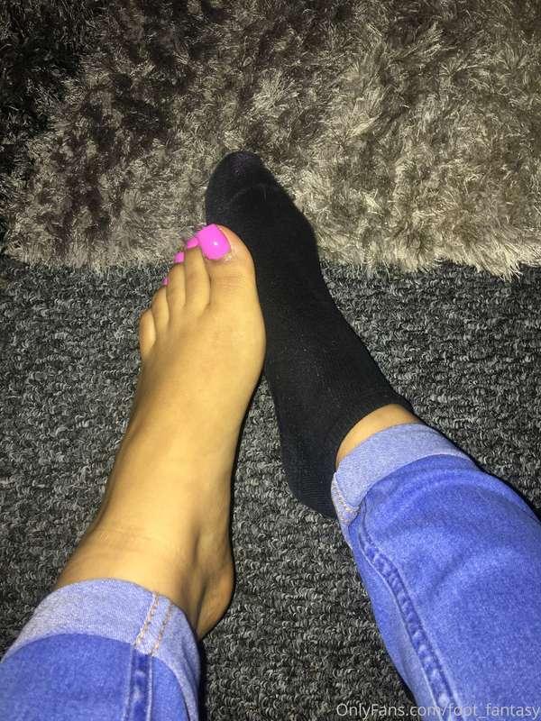 Getting my feet out at my friends house 😝