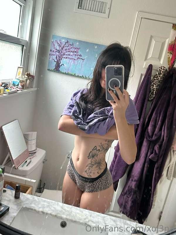 dm me i have a lil something to show u <3