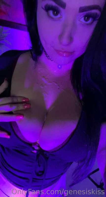 Covered in cum 💦🥵 lookin like artwork 🎨😍