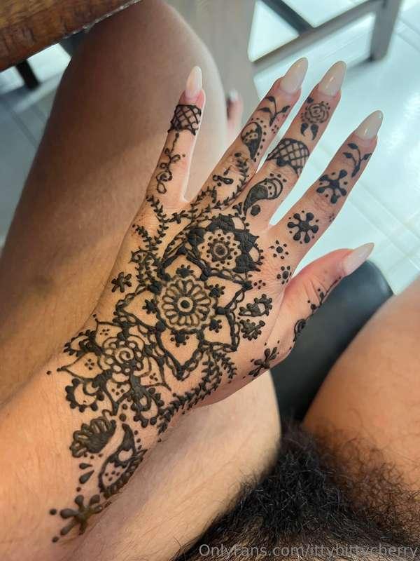 Doing some henna today :) what do you think? 