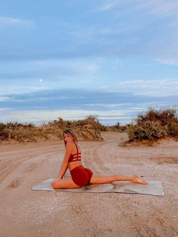 Yoga under the full moon 🌝