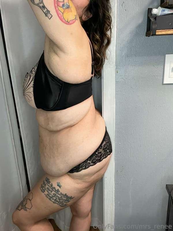 Posing just for you 😘