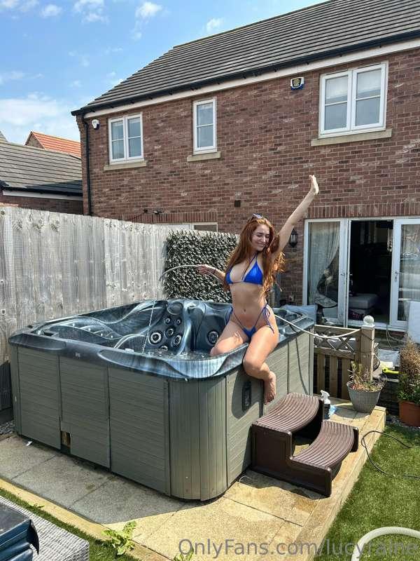 Hot tub time ☀️☀️