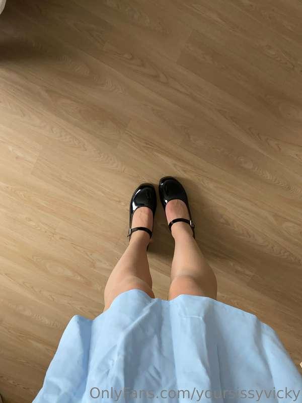 What’s under my dress??? A firmly secured clitty 💕😋